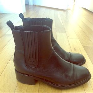 CHANEL Chelsea Boots!!!